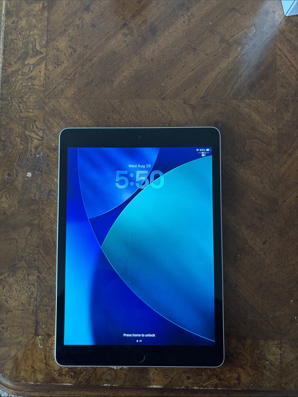 Apple iPad in Black with Silver Edge - 9.7" Display